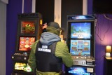 Nielegalny hazard w centrum Łęczycy! Zlikwidowano 21 automatów do gier