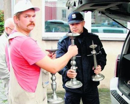 Kościelny odebrał skradzione lichtarze i obiecał, że zabytki trafią w bezpieczne miejsce