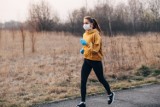 Czy można biegać? Sport w czasie pandemii: trzeba nosić maseczkę? Kontrowersyjne zasady