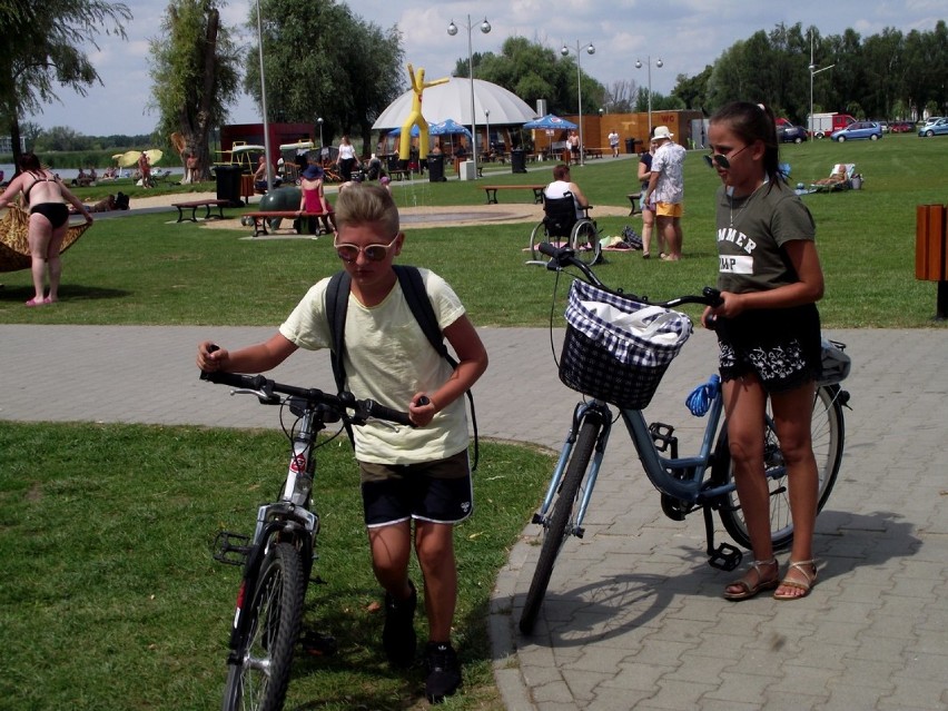 8. Święto Jeziora w Zbąszyniu. Sobota 28 lipca 2018 - na plaży tłumy wypoczywających i ciekawe wydarzenia