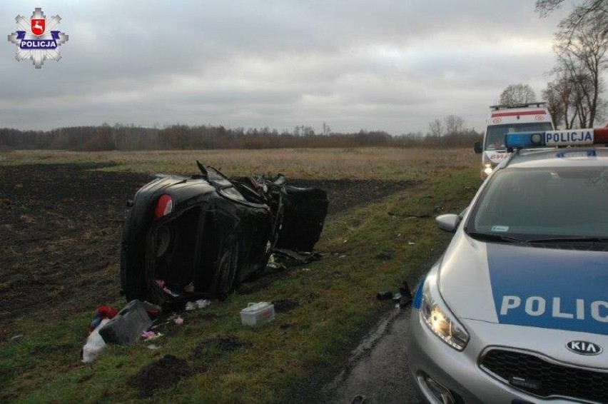 Wypadek w Woli Sernickiej pod Lubartowem. Zginął kierowca jaguara, który rozbił się na drzewie (ZDJĘCIA)                     