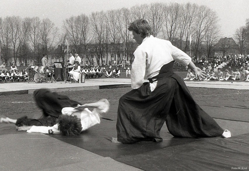 Pokazy aikido na szczecineckim stadionie, koniec lat 80. XX...
