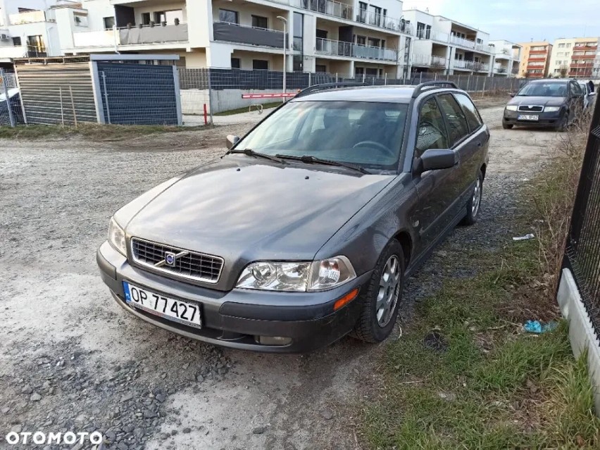 Volvo V40 - 2004r. - 4800 zł....