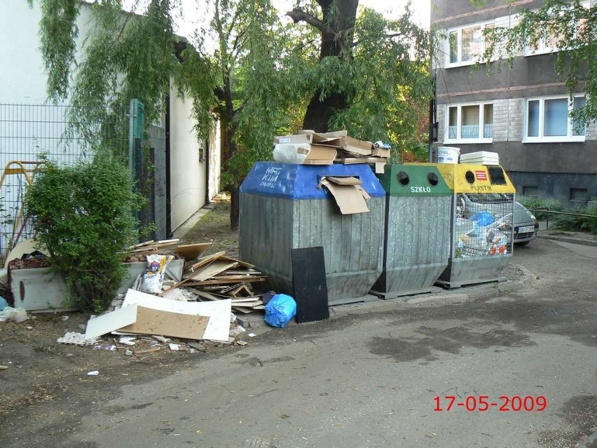 Internautka: Śmietnisko w centrum Katowic. I tak od 3 lat [ZDJĘCIA]