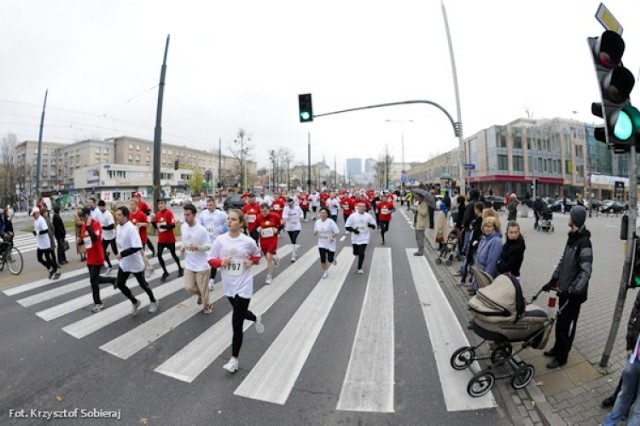 Już 11 listopada ulicami stolicy przebiegną biegacze przemierzą ...