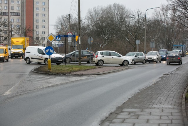 Taki widok na skrzyżowaniu ulic Centralnej i Sołtysowskiej. Wyjazd z tej pierwszej zajmuje bardzo dużo czasu