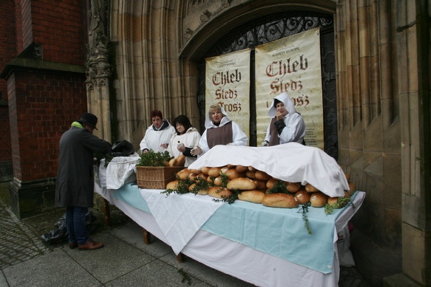 Śledź, chleb i grosz w Legnicy (ZDJĘCIA)