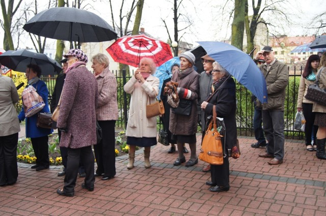 Kwiaty i wykład w MBP w rocznicę Zbrodni Katyńskiej