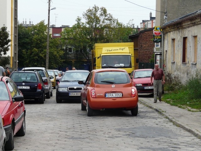 Na Miłej bywa ciasno, zwłaszcza samochodom. Czy to się zmieni?