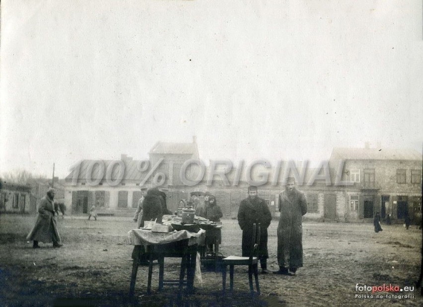 1915 , Na rynku we Włoszczowie.