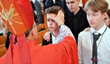 Bierzmowanie młodzieży z dekanatu w kościele NMP Królowej Polski w Radomsku. ZDJĘCIA
