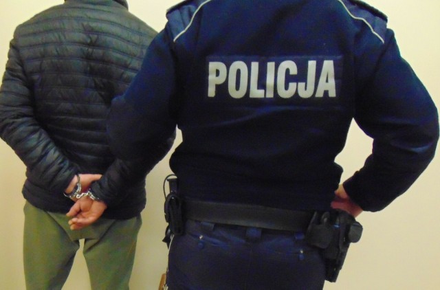 Policjanci z komisariatu w Kętach zatrzymali 21-latki za znęcanie się nad konkubiną