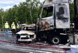 Kierowca z Ukrainy bez chwili wahania wybił szybę i wyciągał ludzi z płonącego samochodu. Uratował kobietę i dzieci