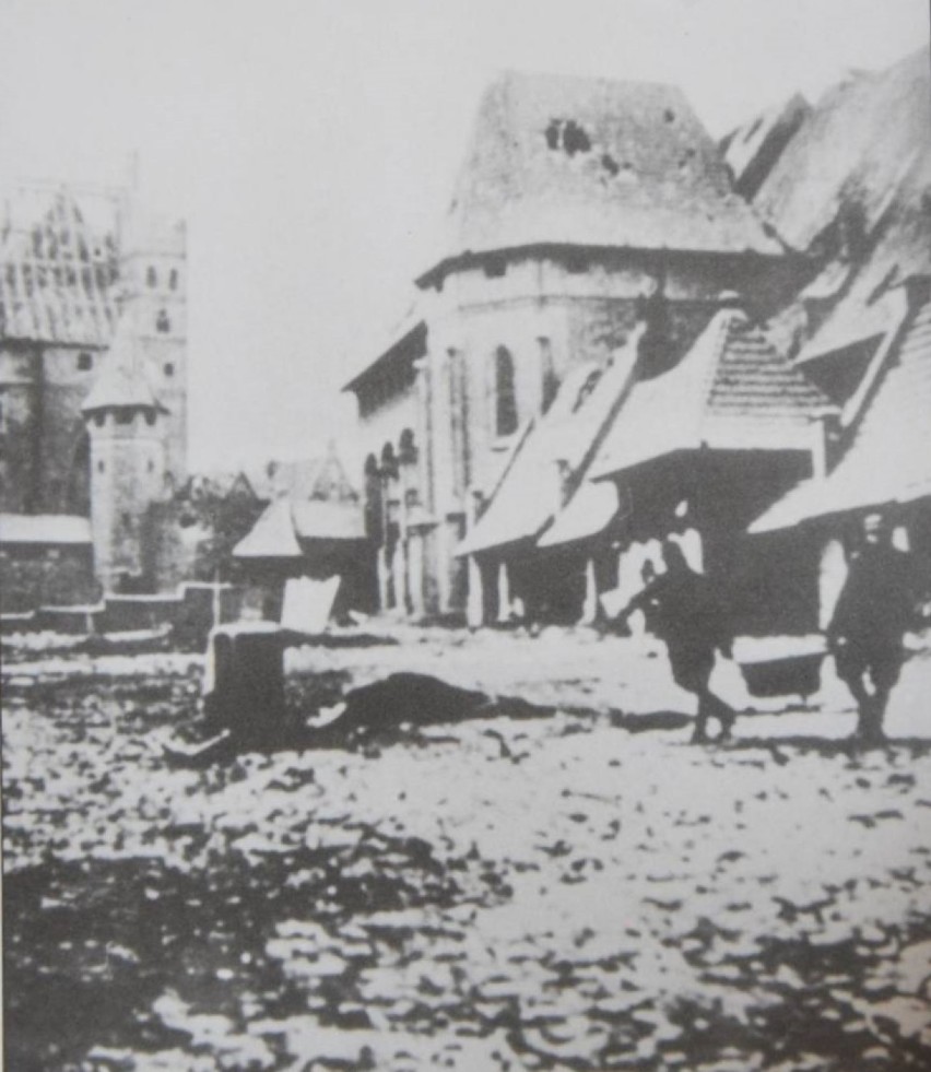 23 stycznia 1945 roku Armia Czerwona stanęła u bram Malborka i zaczęło się oblężenie, które zamieniło miasto w ruinę