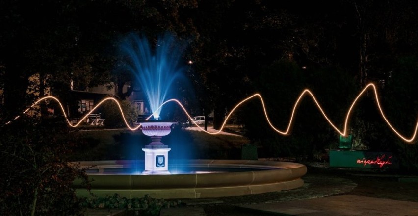 W Bakałarzewie na rynku powstała podświetlana fontanna. O jej budowę zabiegali mieszkańcy [Zdjęcia] 