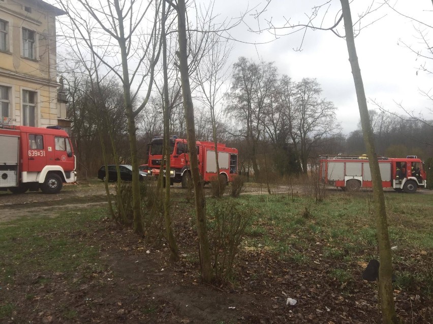 Strażacy ze Skoków interweniowali. Znów doszło do pożaru sadzy w kominie 
