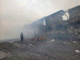 Jedenaście zastępów strażackich gasiło pożar chlewni w Barcicach (gm. Ryjewo). Ewakuowano 200 sztuk trzody chlewnej