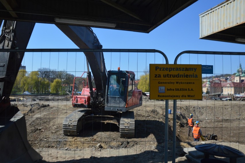 Remont stacji kolejowej Kłodzko Miasto trwa. Tak teraz wygląda stacja