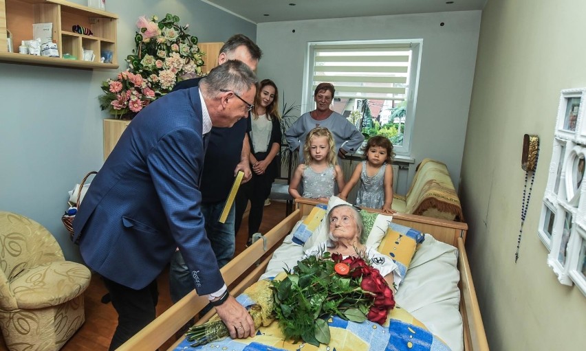 102-letnia bydgoszczanka została uhonorowana medalem,...