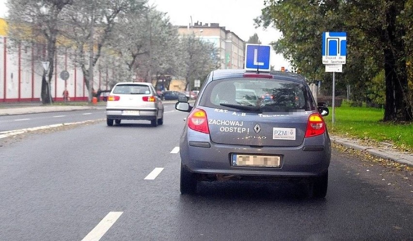 Złomiarz sfingował egzamin i kurs na prawo jazdy. Oszukał na...