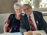 Złote gody w Sypniewie (21.07.2022). 21 par z gminy otrzymało Medal za Długoletnie Pożycie Małżeńskie