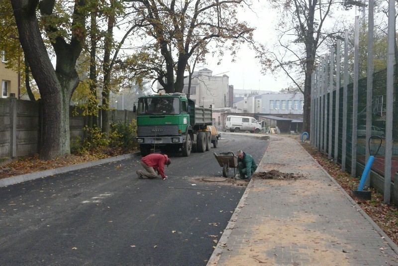 Ulica Tadeusza Kawki na finiszu. Kończą się prace przy budowie miejskiej schetynówki