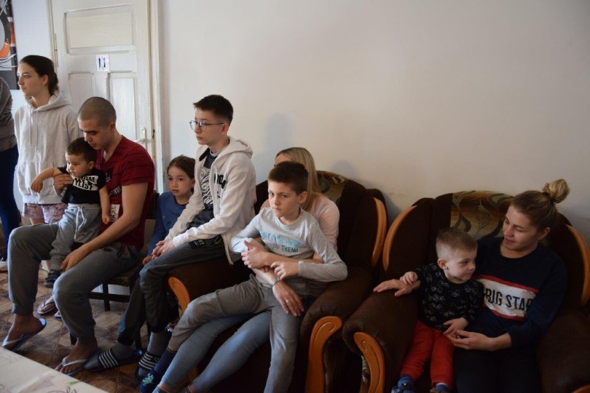 Kościan. Zajączek przyszedł do dzieci z Ukrainy