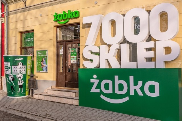 Sklep sieci Żabka przy ul. Rynek 12 w Bieczu w powiecie gorlickim