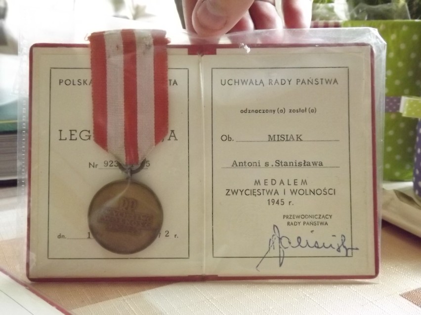 Odznaczenia Antoniego Misiaka – „Medal Zwycięstwa i Wolności 1945” nadany w 1972 i Medal „Za Udział w Wojnie Obronnej 1939” - nadany w 1984 r.