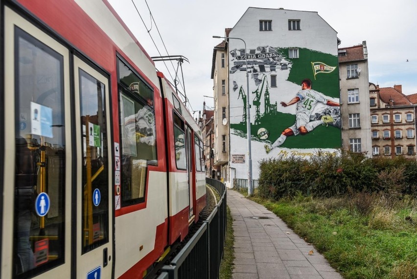 Nowy mural Lechii Gdańsk tuż obok Europejskiego Centrum...