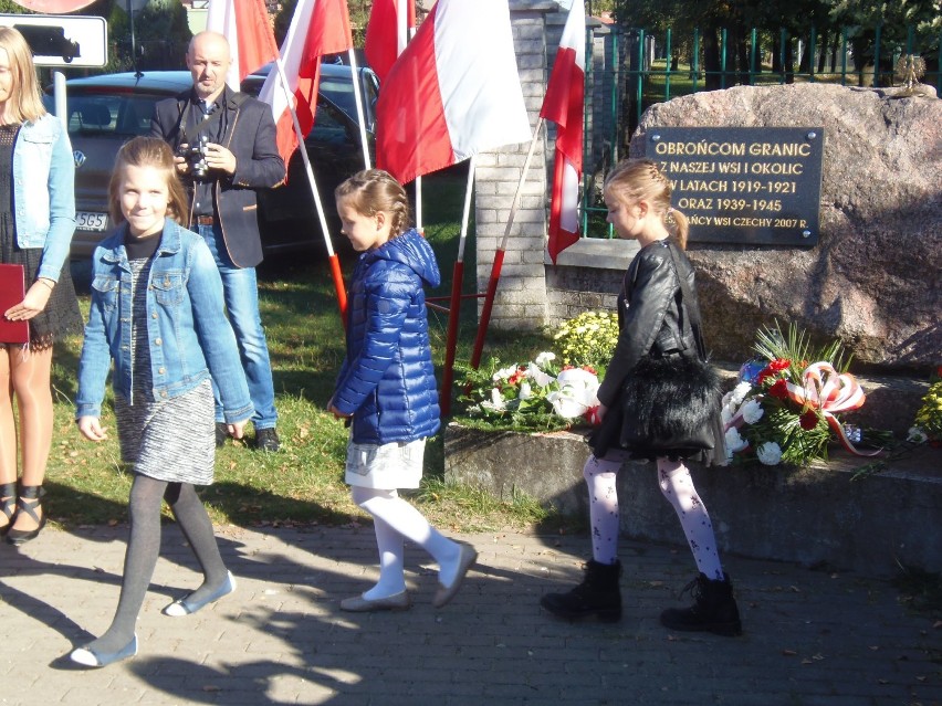 Gminne obchody 100-lecia odzyskania niepodległości w szkole w Czechach [ zdjęcia]
