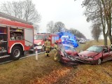 Wypadek w Żarach! Kobieta w ciąży wpadła w poślizg, uderzyła w ciężarówkę i wpadła do rowu