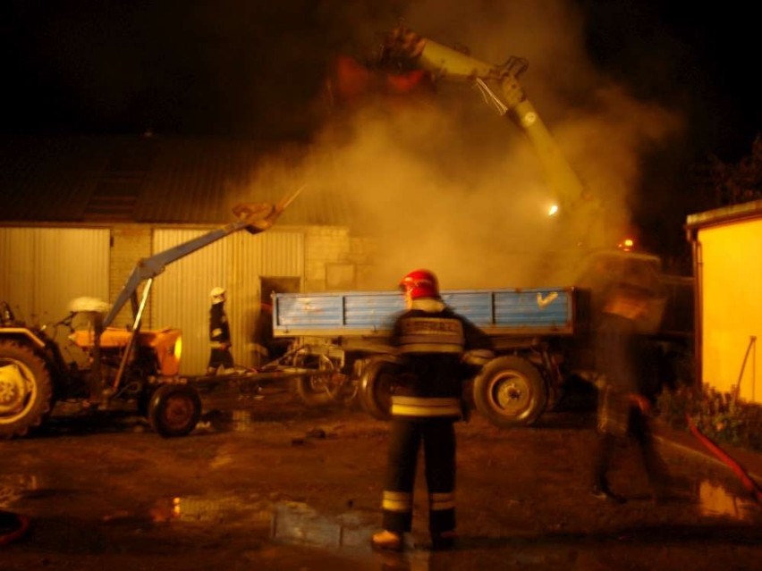 Pożar w Prośnie. Palił się garaż [ZDJĘCIA]