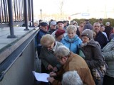 Protest mieszkańców w Brzeszczach w obronie doktora Asada Moskina