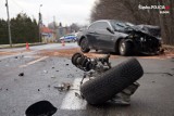 Wypadek na Raciborskiej w Rybniku. Strażacy musieli rozciąć samochód by wydobyć uwięzioną rodzinę ZDJĘCIA