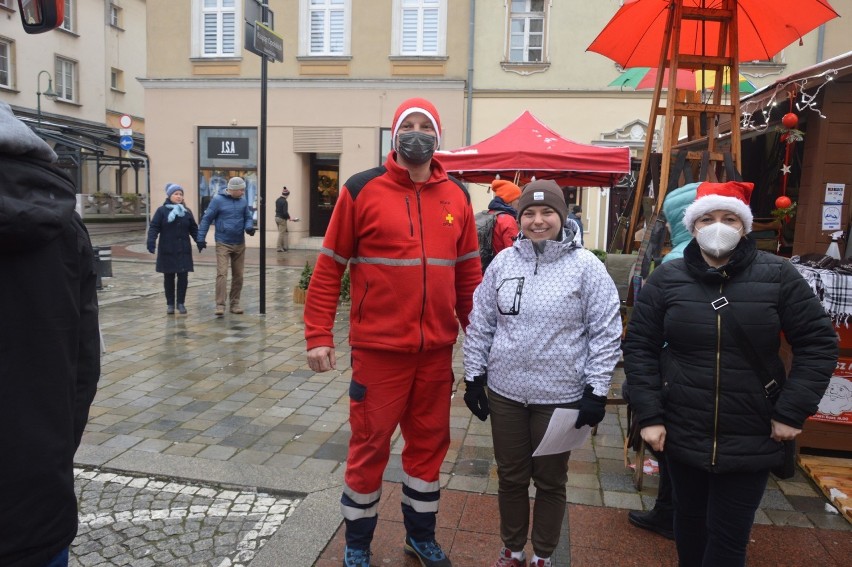 Akcja zbiórki krwi W Opolu. Nie brakowało w niedzielę św. Mikołajów gotowych podzielić się krwią