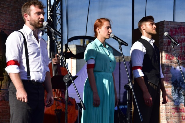 Koncert piosenek powstańczych w wykonaniu zespołu Sonanto z Warszawy odbył się na barcińskim rynku.