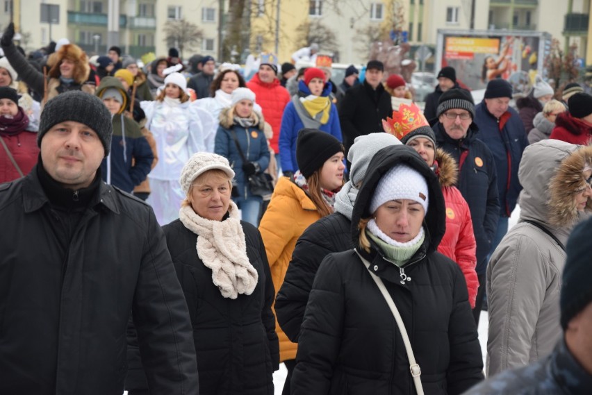 Orszak Trzech Króli Suwałki 2020. Tysiące wiernych przeszło ulicami miasta [Zdjęcia]