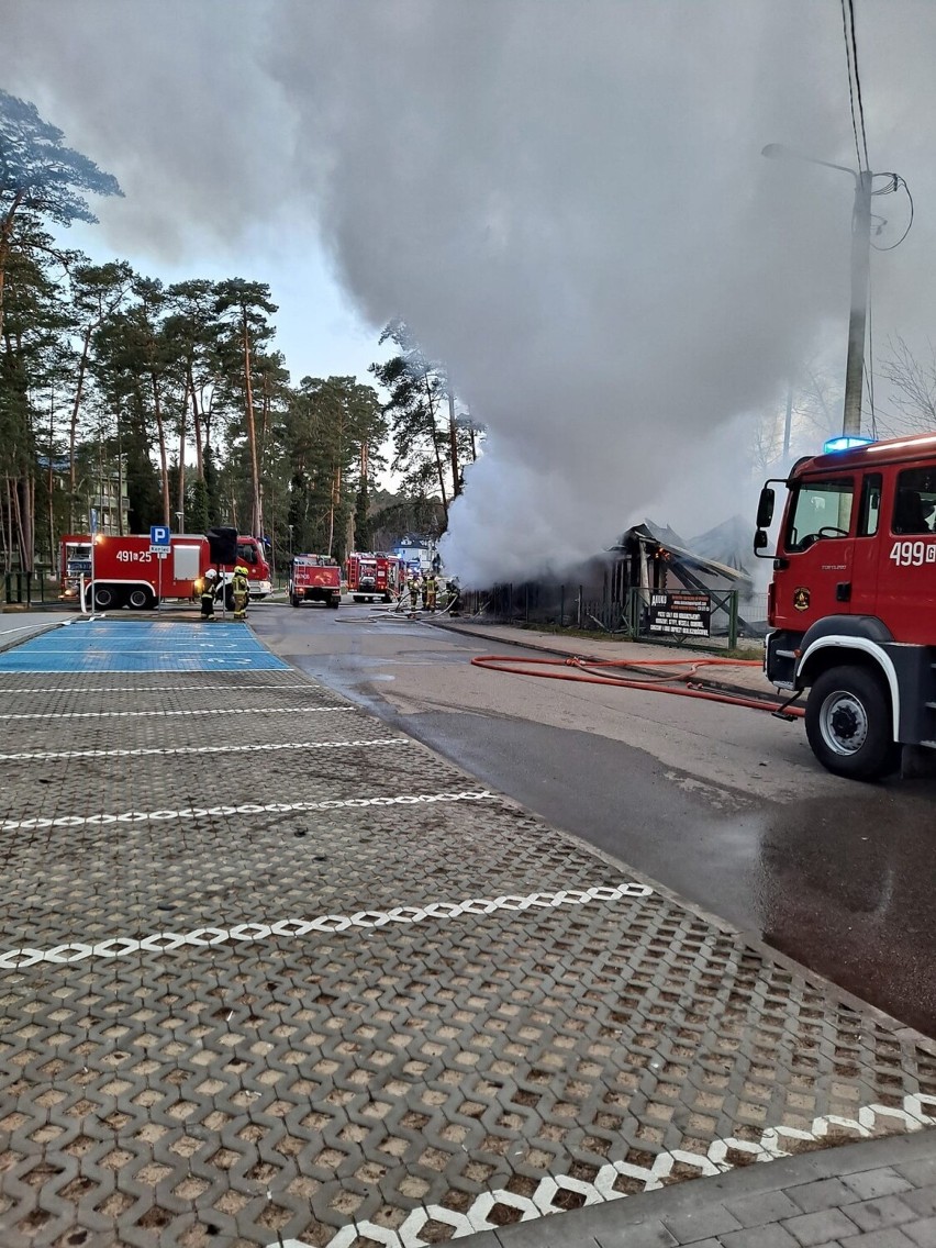 Duży pożar lokalu gastronomicznego w Stegnie (pow....