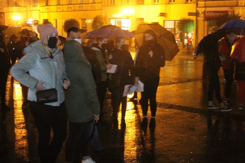 Kolejny antyPiSowski protest przeszedł ulicami Krotoszyna [ZDJĘCIA + FILMY]