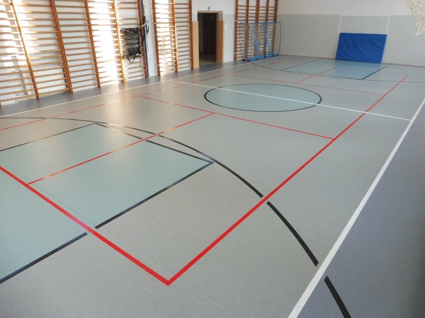 Szkoła Podstawowa w Sulmierzycach zyskała nową podłogę sportową [ZDJĘCIA]        