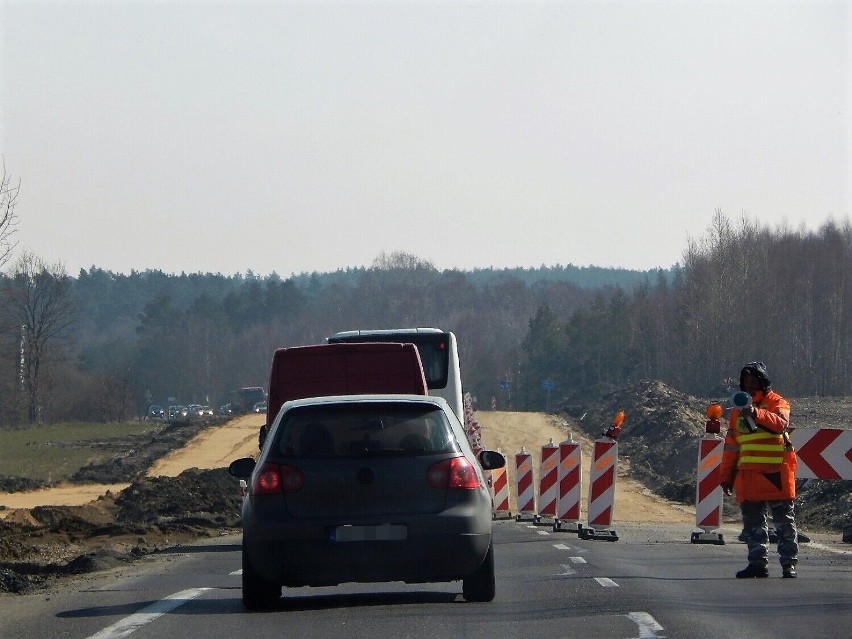 Przebudowa DK 21. Od środy będzie sześć wahadeł