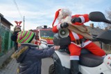 Ulicami Bukowna przejechał Mikołaj w asyście strażaków z jednostek OSP. Radości było co niemiara [ZDJĘCIA]