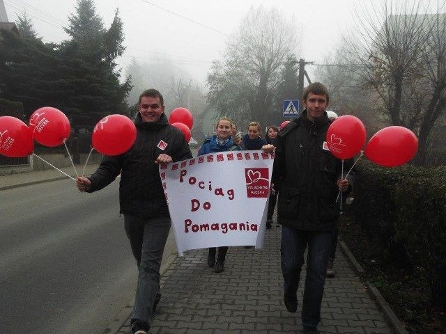 Podczas happeningu w Bochni wolontariusze ze "Szlachetnej Paczki" zachęcali do pomocy