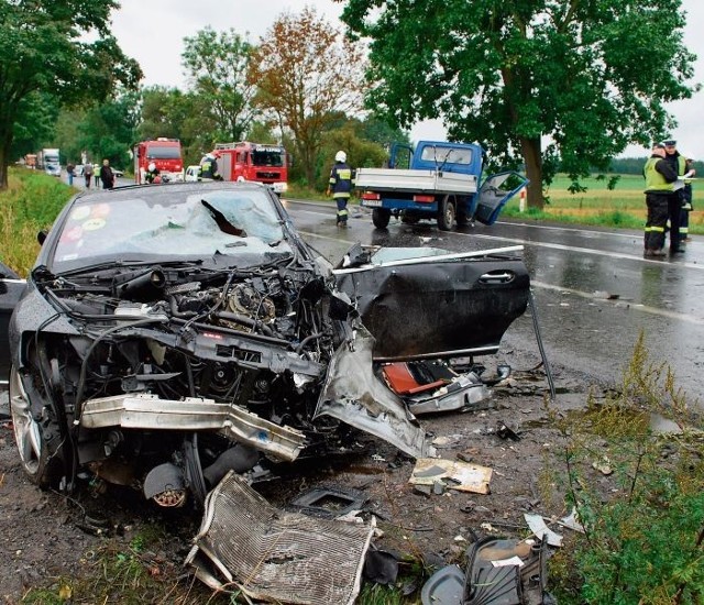 W samochodach siedzieli tylko kierowcy. Pomimo starań lekarzy oboje zmarli w szpitalu