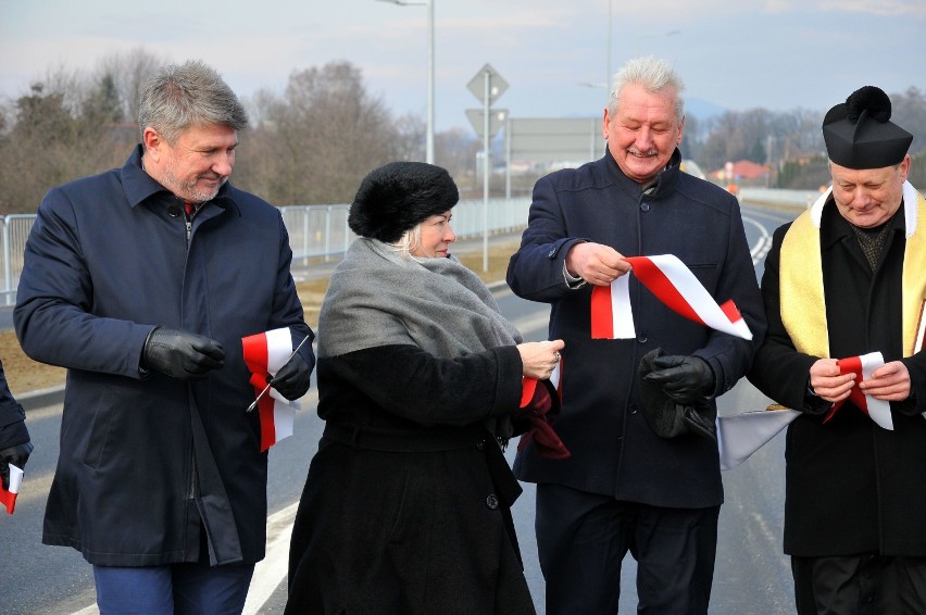 1400-metrowy odcinek drogi wojewódzkiej 992 w Jaśle za 24 mln zł oficjalnie otwarty. Kierowcy jeżdżą nim już od miesiąca [ZDJĘCIA]