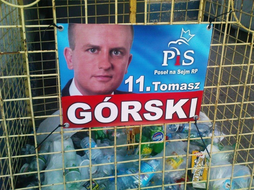 Wiszące po wyborach plakaty PiS. Poznań 2011