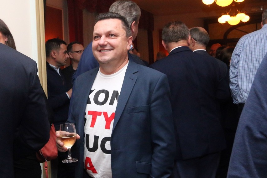 Krzysztof Żuk wygrywa wybory na prezydenta Lublina. Tak cieszył się ze zwycięstwa! [ZDJĘCIA, WIDEO]