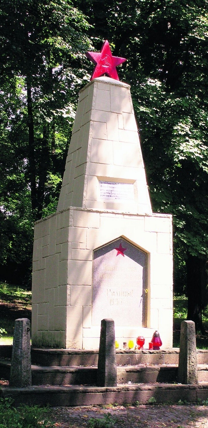 Pomnik żołnierzy Armii Czerwonej. Zdjęcie pochodzi z 2010...