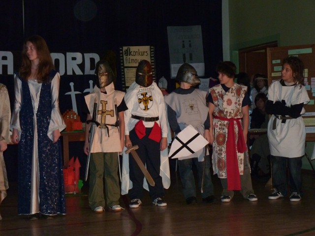 Konkurs dla uczniów ZSG nr 5 na najlepszy strój średniowieczny &#8233;Krzyżacy opanowali szkołę